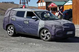 SsangYong Tivoli 7 posti - Foto spia 03-09-2015