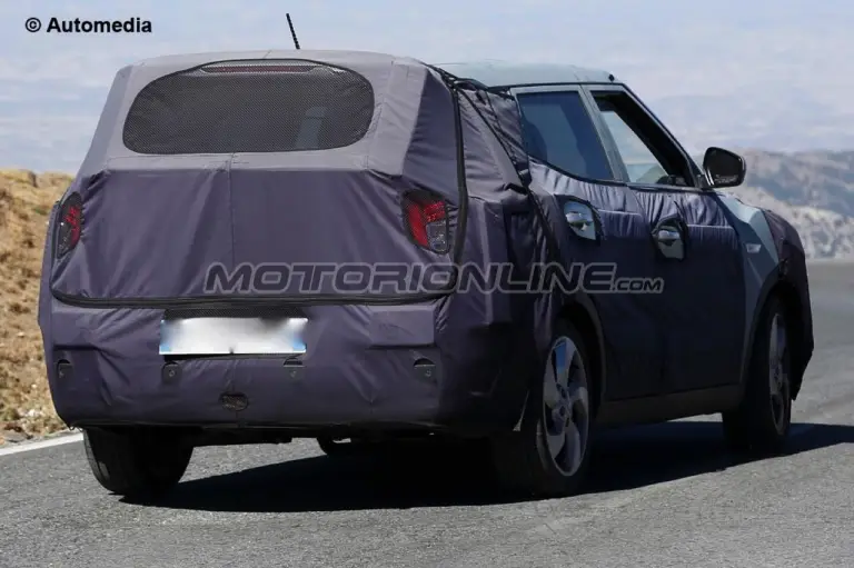 SsangYong Tivoli 7 posti - Foto spia 03-09-2015 - 6