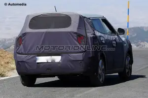 SsangYong Tivoli 7 posti - Foto spia 03-09-2015 - 7