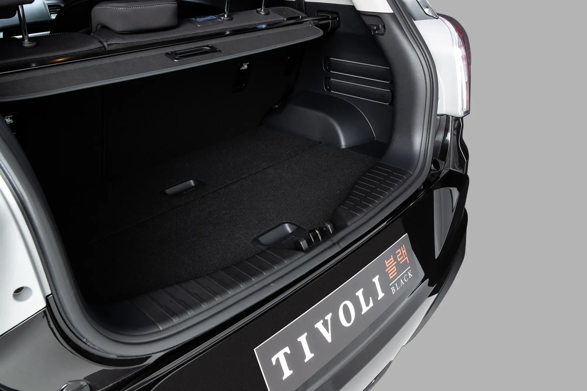 SsangYong Tivoli Black Edition - 14