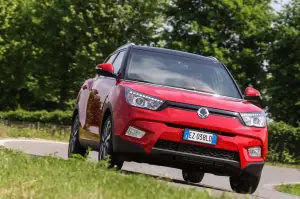 Ssangyong TIVOLI - 215