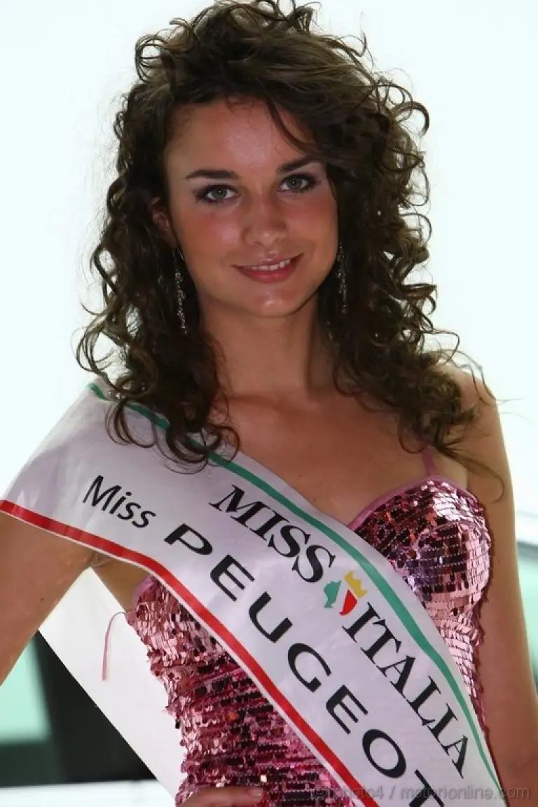 Stand girl Motorshow Bologna 2010 - 99
