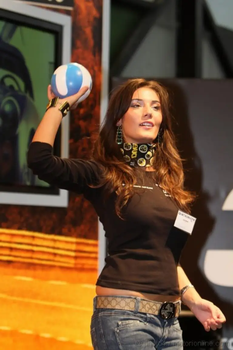 Stand girl Motorshow Bologna 2010 - 134