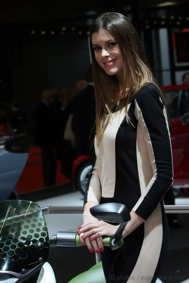Stand girl Motorshow Bologna 2010 - 31