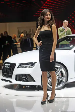 Stand Girls - Naias - Salone di Detroit 2013