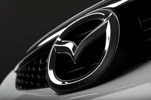 Storia del logo Mazda