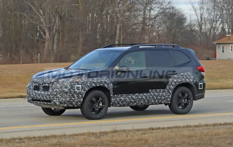 Subaru Forester 2022 - Foto spia 17-12-2020 - 11