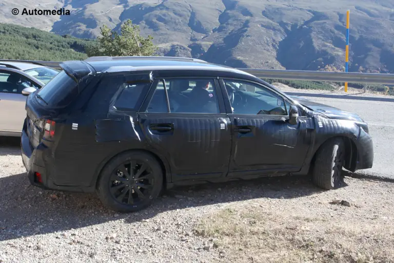 Subaru Legacy 2015 - Foto spia 13-11-2013 - 4