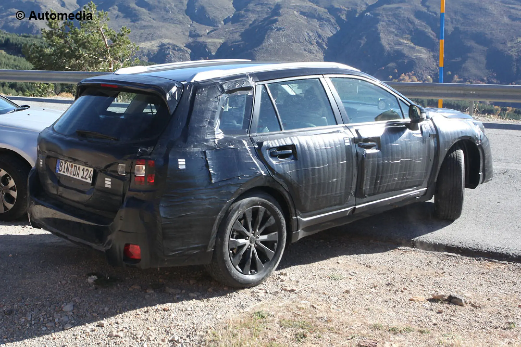 Subaru Legacy 2015 - Foto spia 13-11-2013 - 5