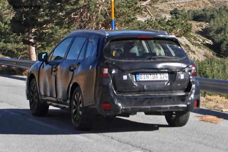 Subaru Legacy 2015 - Foto spia 13-11-2013 - 7