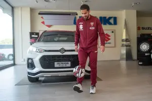 Suzuki Across Plug-in Toro Edition  - 3