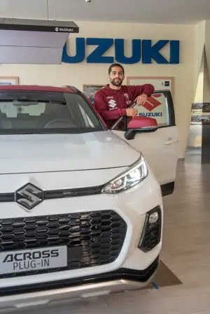 Suzuki Across Plug-in Toro Edition  - 5