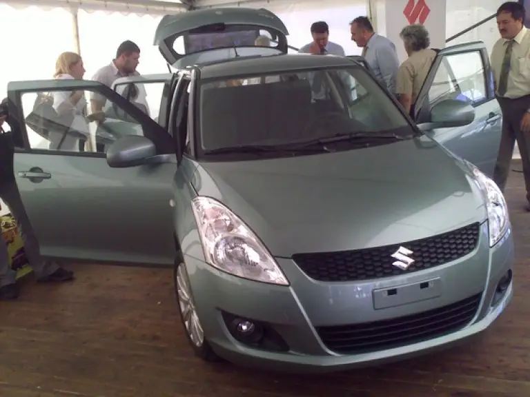Suzuki Swift 2011 immagini - 3