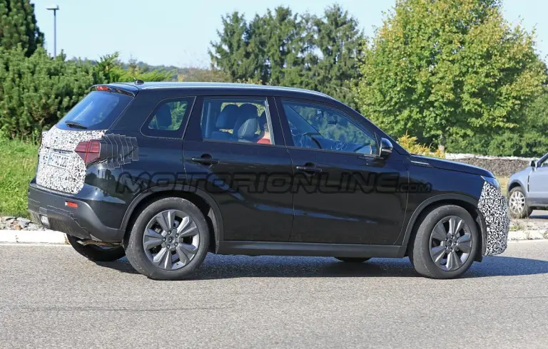 Suzuki Vitara MY 2019 - Foto spia 29-08-2017 - 4