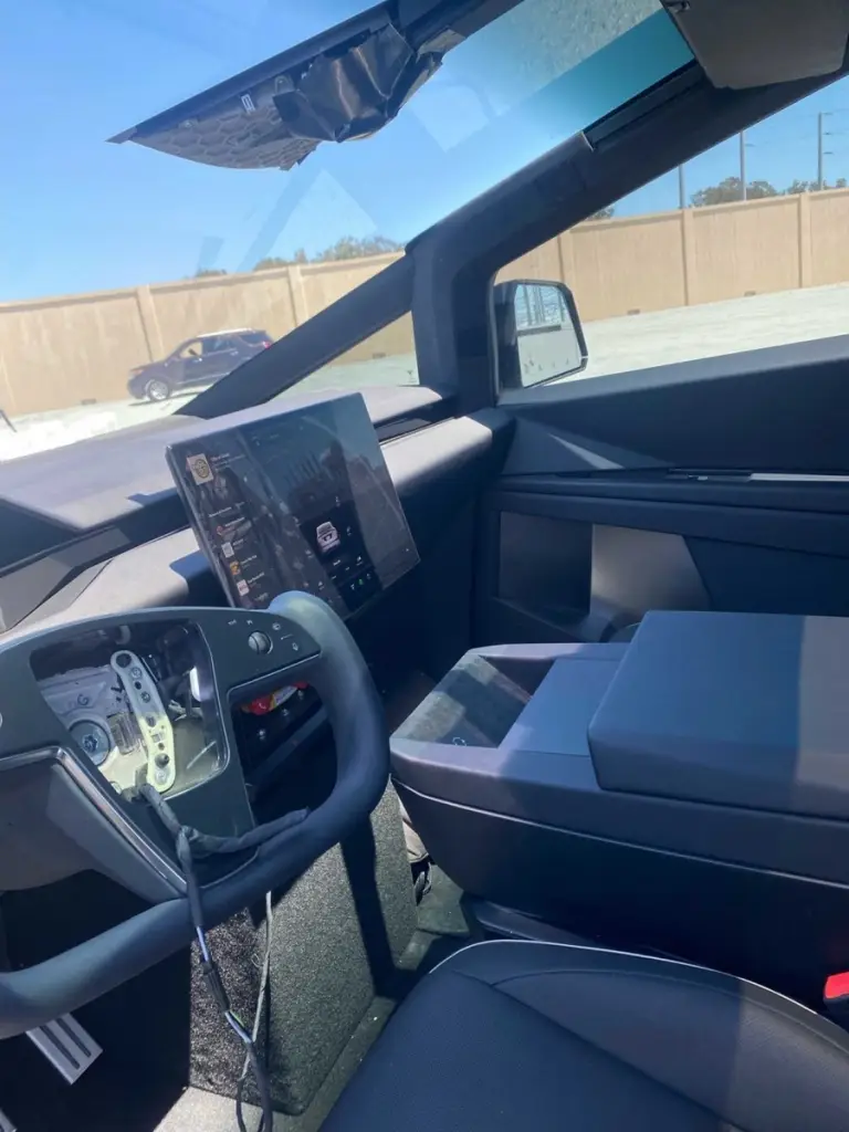 Tesla Cybertruck ultimo prototipo - Foto - 4