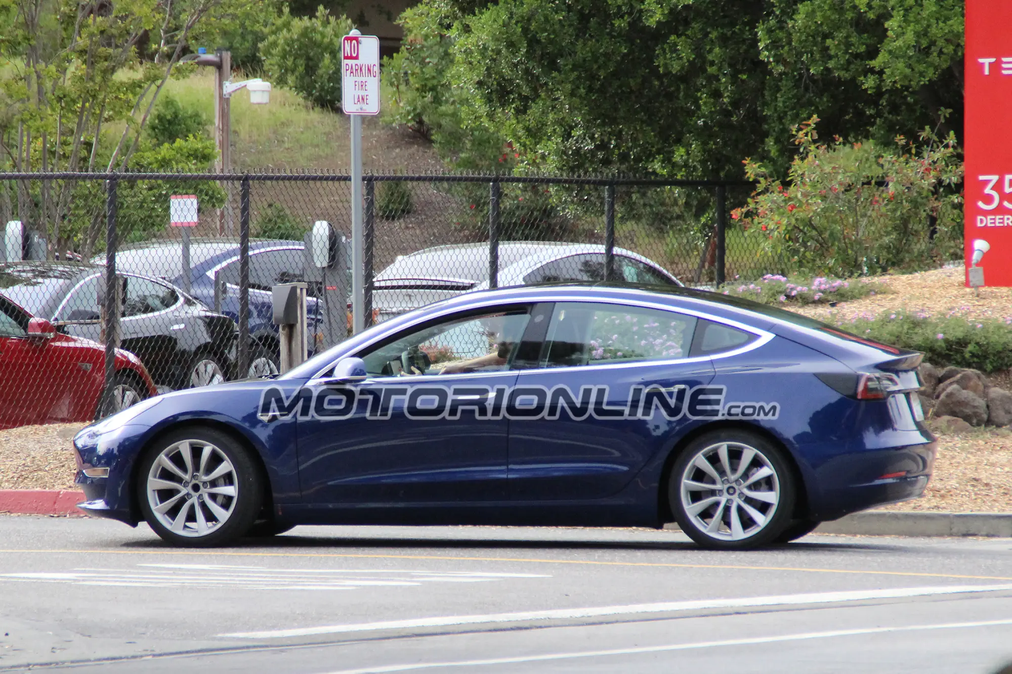 Tesla Model 3 foto spia 7 Aprile 2017 - 1