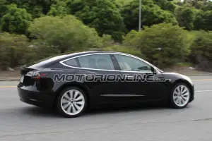 Tesla Model 3 foto spia 7 Aprile 2017