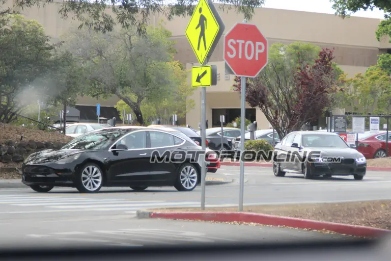Tesla Model 3 foto spia 7 Aprile 2017 - 3
