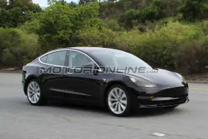 Tesla Model 3 foto spia 7 Aprile 2017