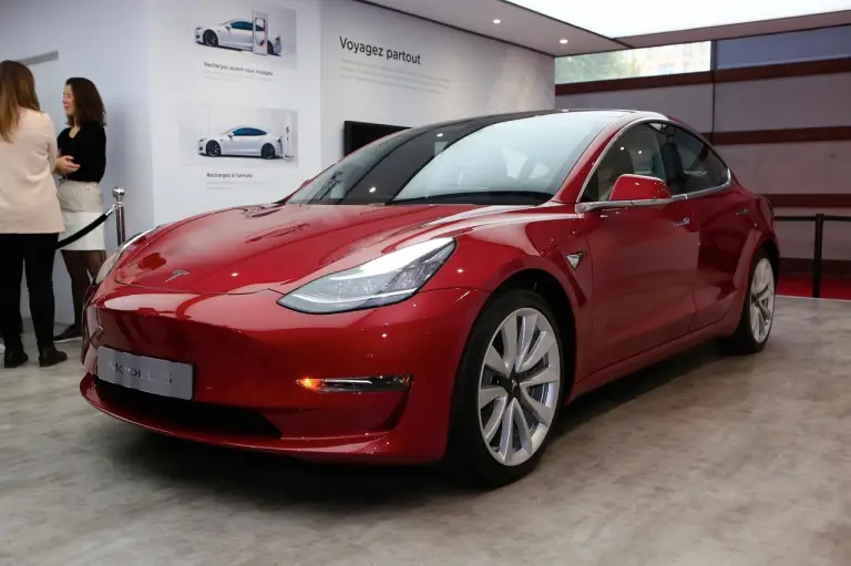 Tesla Model 3 - Salone di Parigi 2018 - 1