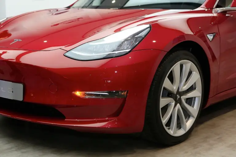 Tesla Model 3 - Salone di Parigi 2018 - 2