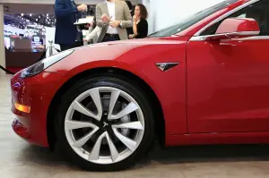 Tesla Model 3 - Salone di Parigi 2018 - 3
