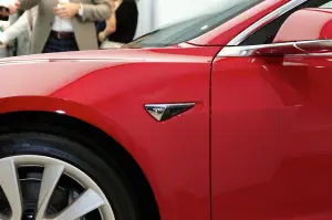 Tesla Model 3 - Salone di Parigi 2018 - 4