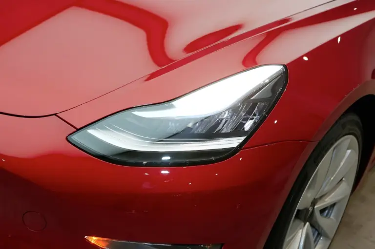 Tesla Model 3 - Salone di Parigi 2018 - 5