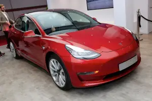 Tesla Model 3 - Salone di Parigi 2018 - 7