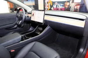 Tesla Model 3 - Salone di Parigi 2018 - 14