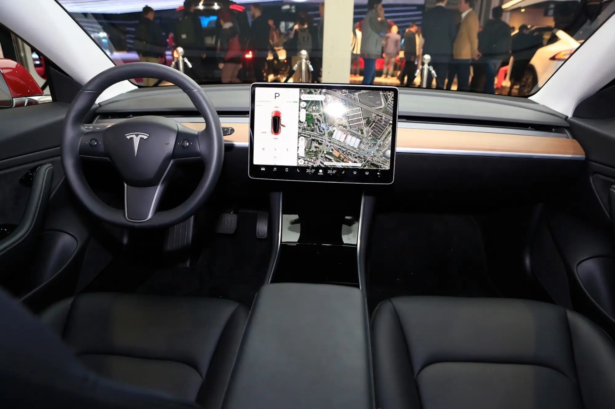 Tesla Model 3 - Salone di Parigi 2018 - 16