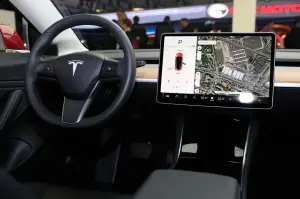 Tesla Model 3 - Salone di Parigi 2018 - 17