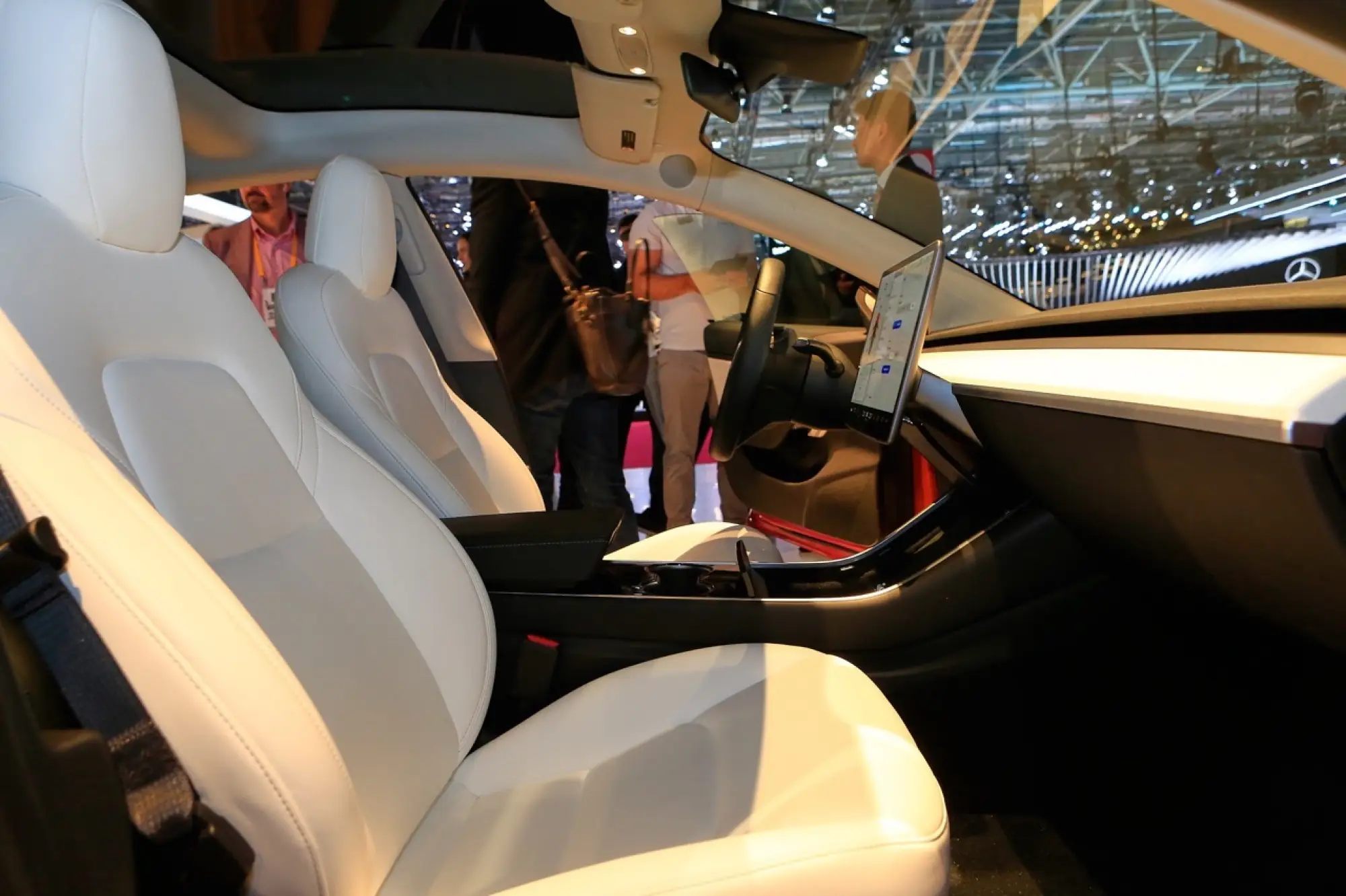 Tesla Model 3 - Salone di Parigi 2018 - 31