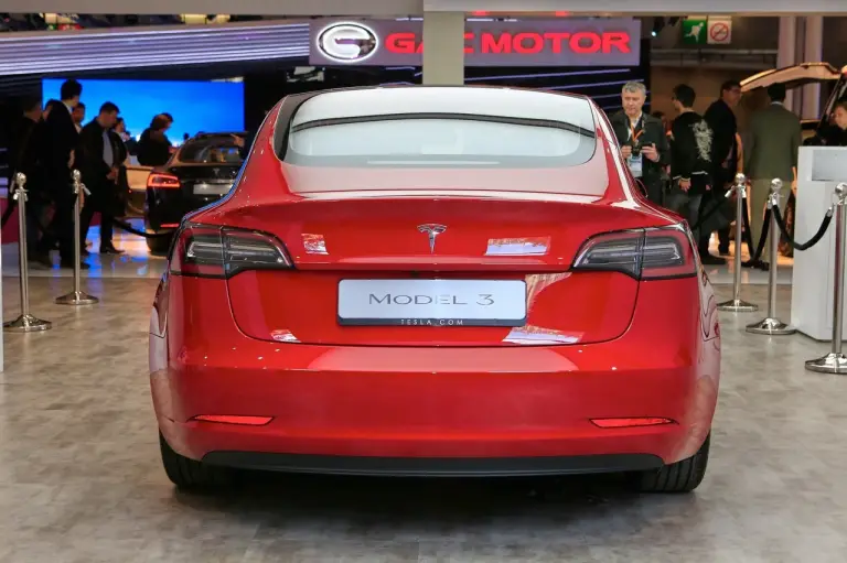 Tesla Model 3 - Salone di Parigi 2018 - 32