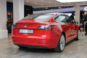 Tesla Model 3 - Salone di Parigi 2018 - 33