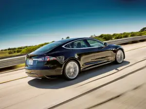 Tesla Model S berlina elettrica - 2
