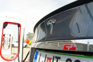 Tesla Model S P85D primo contatto 2015