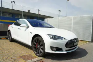 Tesla Model S P85D primo contatto 2015