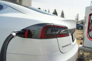 Tesla Model S P85D primo contatto 2015