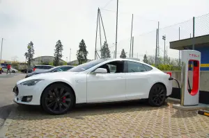 Tesla Model S P85D primo contatto 2015