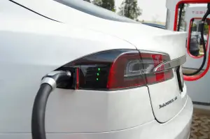 Tesla Model S P85D primo contatto 2015