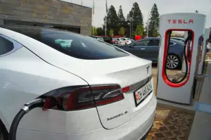 Tesla Model S P85D primo contatto 2015 - 54