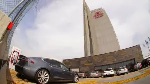 Tesla Model S P85D primo contatto 2015