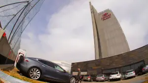 Tesla Model S P85D primo contatto 2015