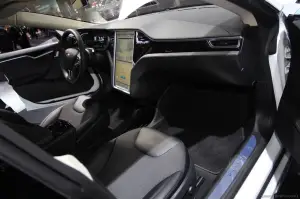 Tesla Model S - Salone di Detroit 2015