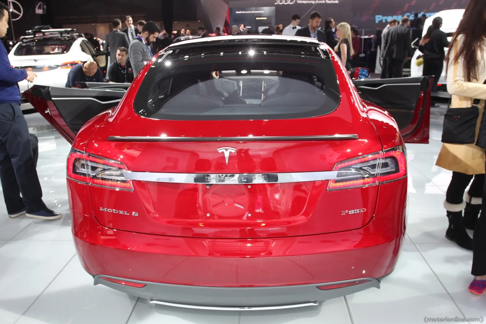 Tesla Model S - Salone di Detroit 2015 - 1