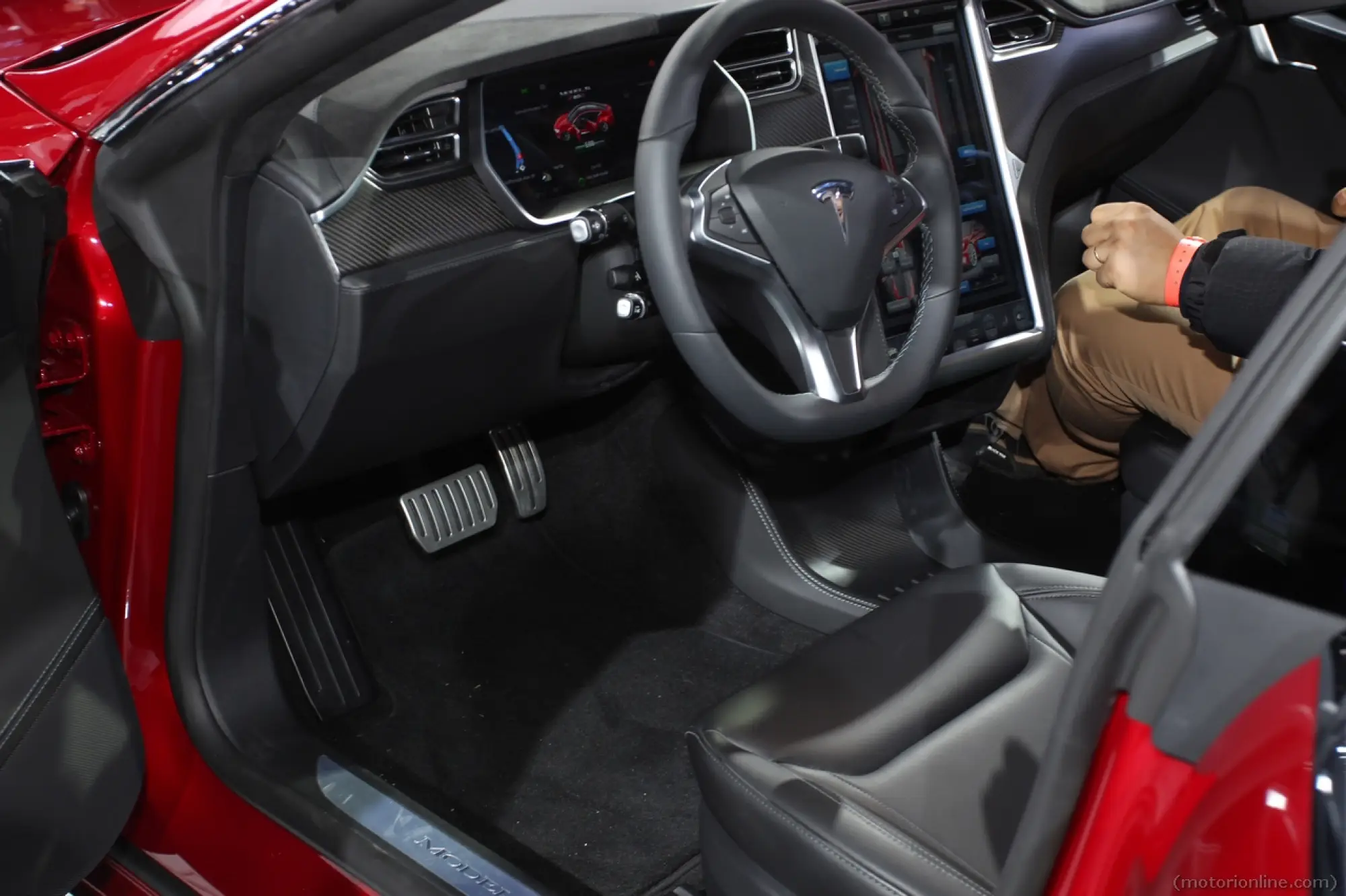 Tesla Model S - Salone di Detroit 2015 - 9
