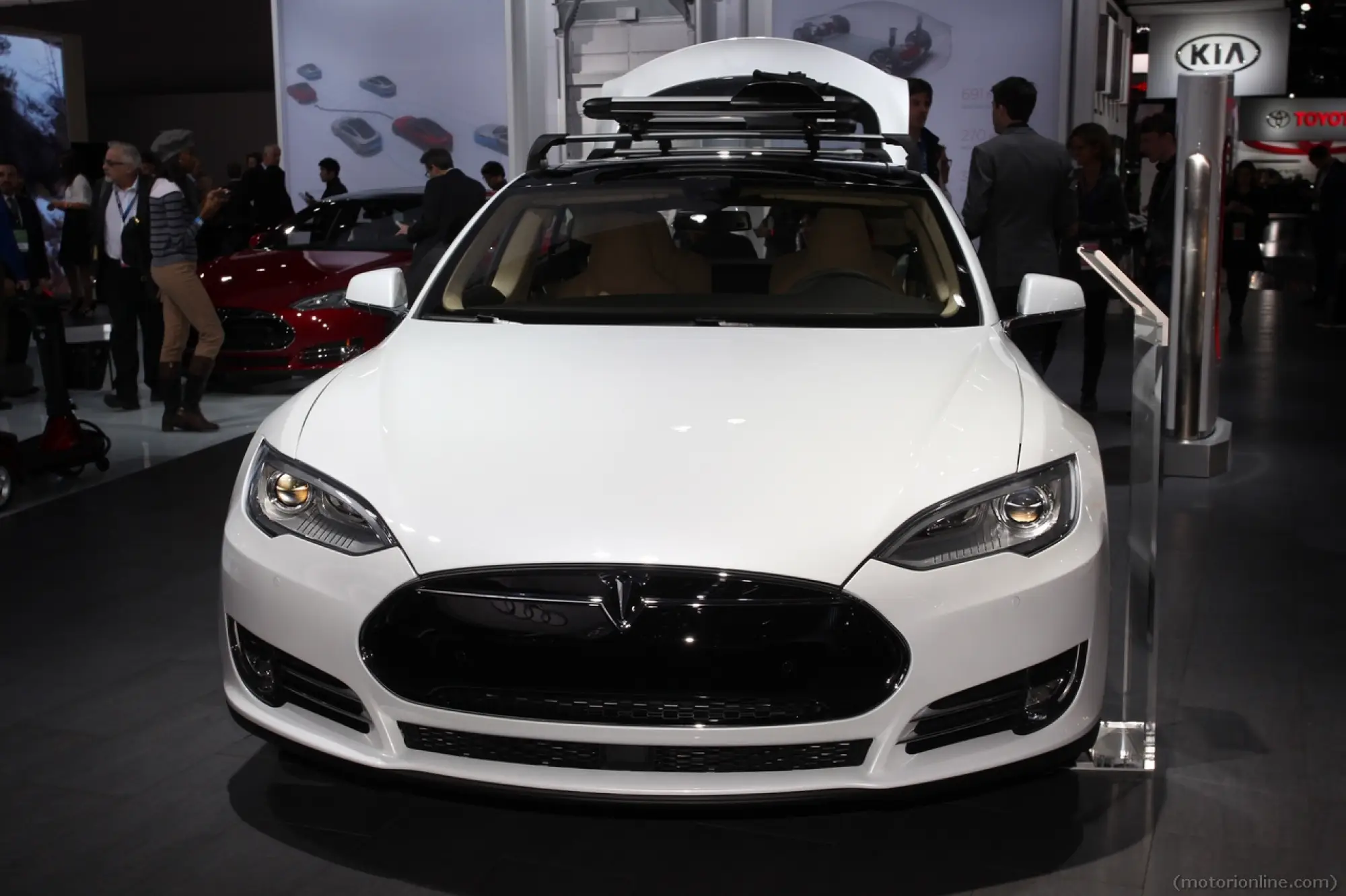 Tesla Model S - Salone di Detroit 2015 - 13