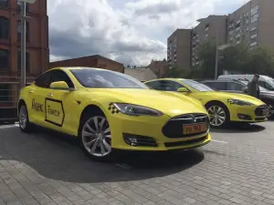 Tesla Model S Yandex Taxi - 3