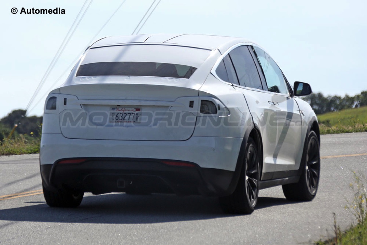 Tesla Model X - Foto spia 25-03-2015